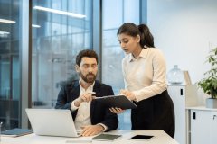 <b>企业融资与资源对接服务</b>